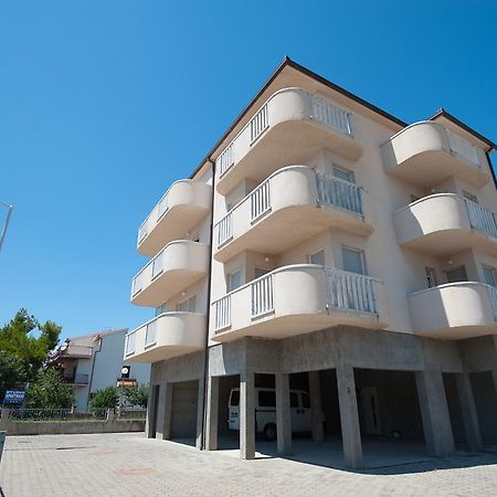 Apartments Lucia Подстрана Экстерьер фото