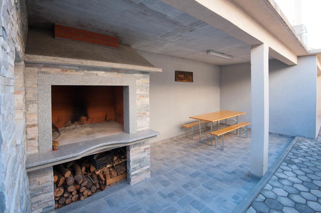 Apartments Lucia Подстрана Экстерьер фото