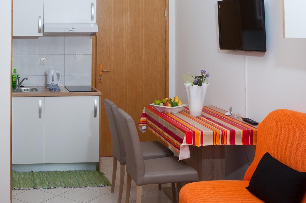 Apartments Lucia Подстрана Экстерьер фото