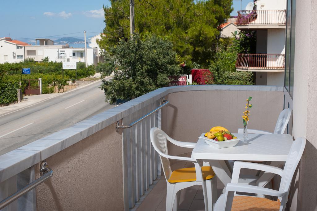 Apartments Lucia Подстрана Экстерьер фото